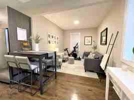 featured image of 4435 N Paulina St