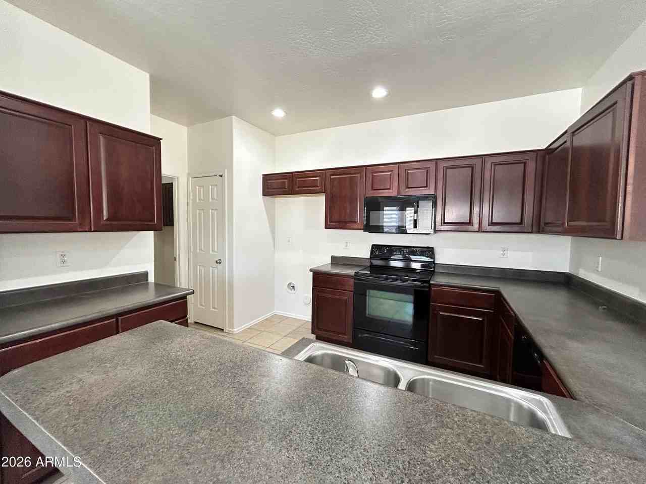 17218 W Country Gables Dr - Photo 5 of 26