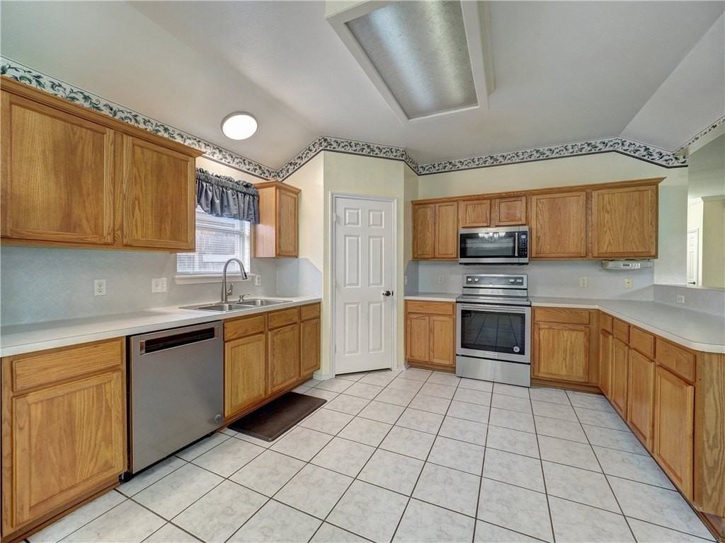 1129 Cupertino St - Photo 6 of 24