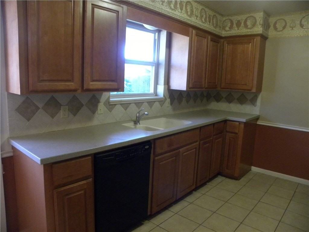 4618 Wooldridge Rd - Photo 3 of 9