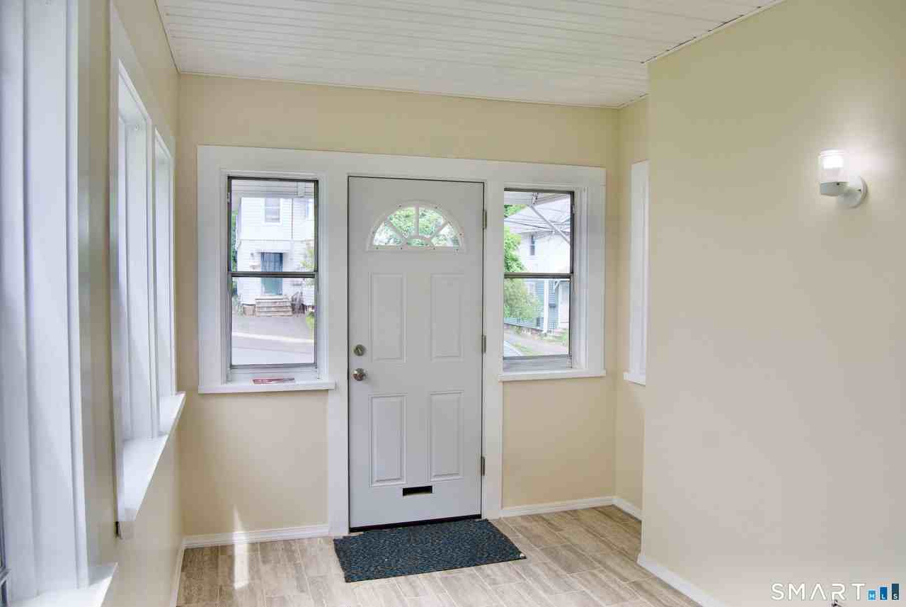 37 Putnam St - Photo 2 of 13