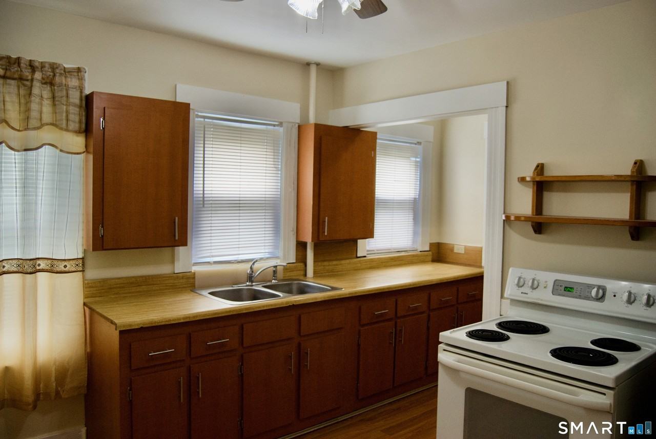 37 Putnam St - Photo 5 of 13