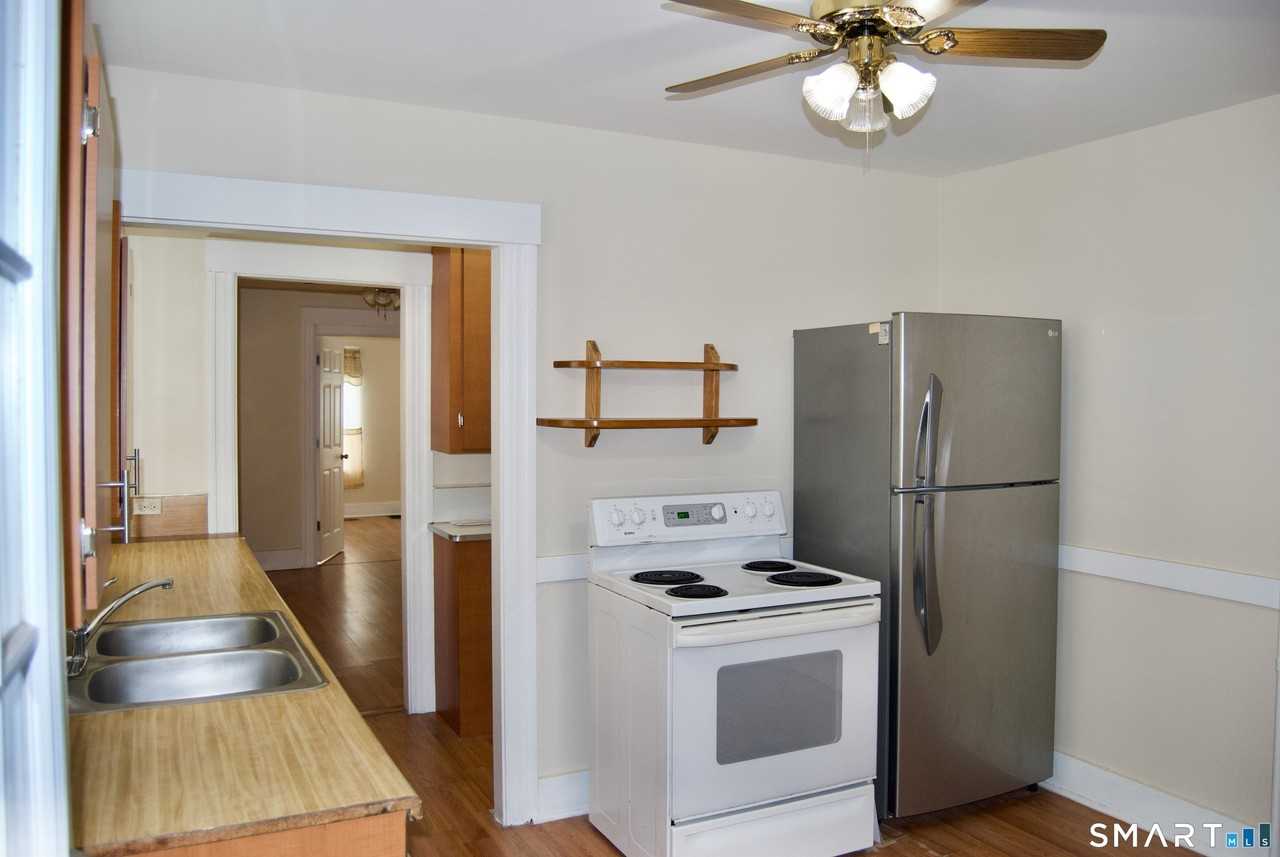 37 Putnam St - Photo 6 of 13