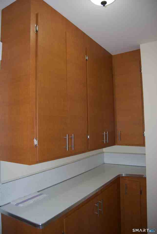 37 Putnam St - Photo 7 of 13