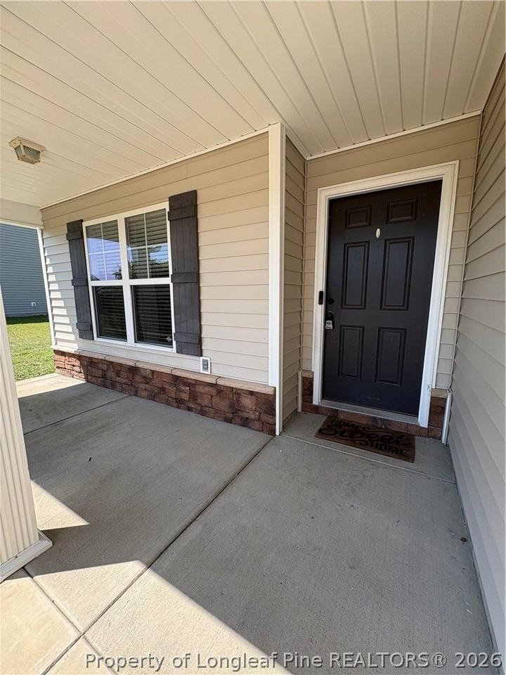 365 Roanoke Dr - Photo 4 of 35