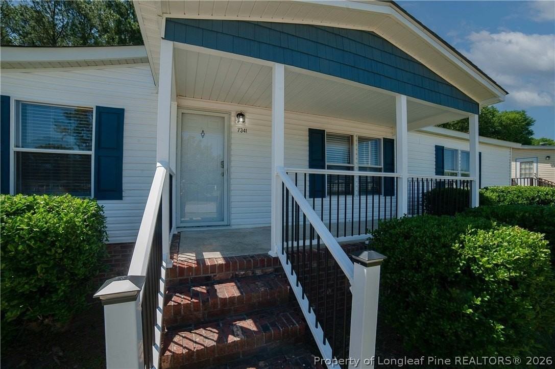 7341 April Dr - Photo 2 of 33