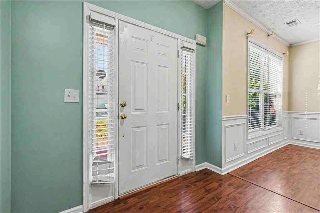375 Clairidge Ln - Photo 4 of 28