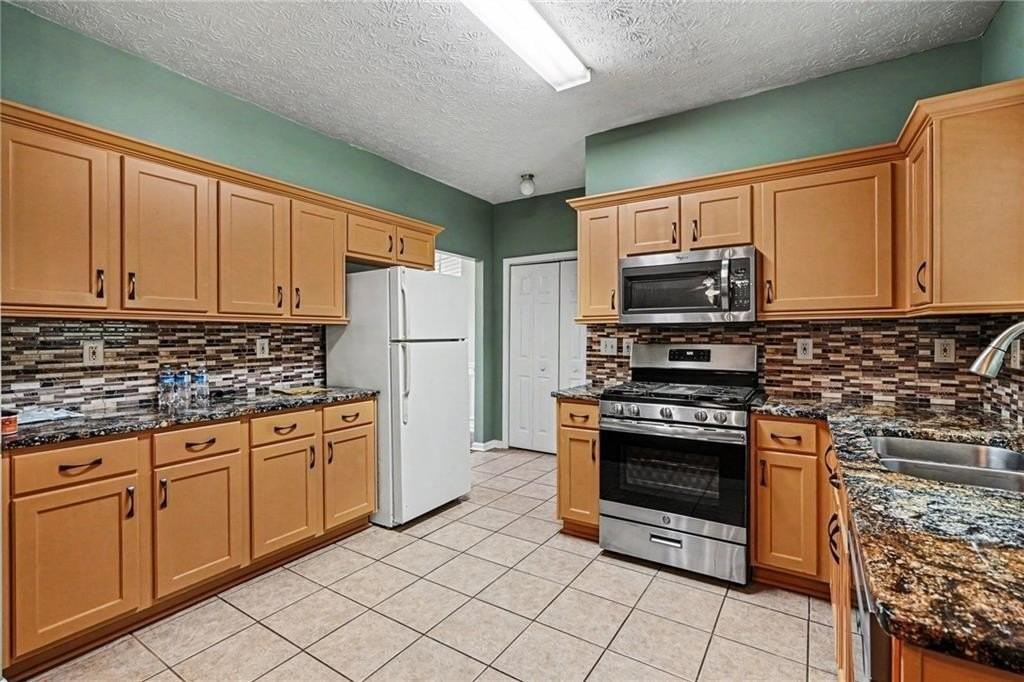 375 Clairidge Ln - Photo 7 of 28