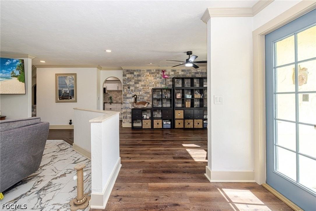 2507 Lakeview Dr - Photo 5 of 32
