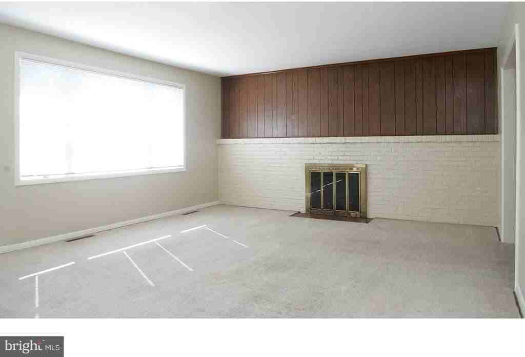 17 Wayne Dr - Photo 3 of 22