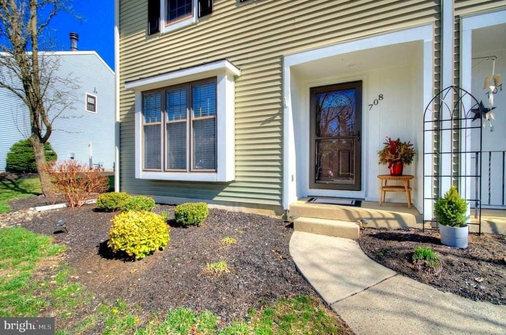 708 Kings Croft - Photo 2 of 47