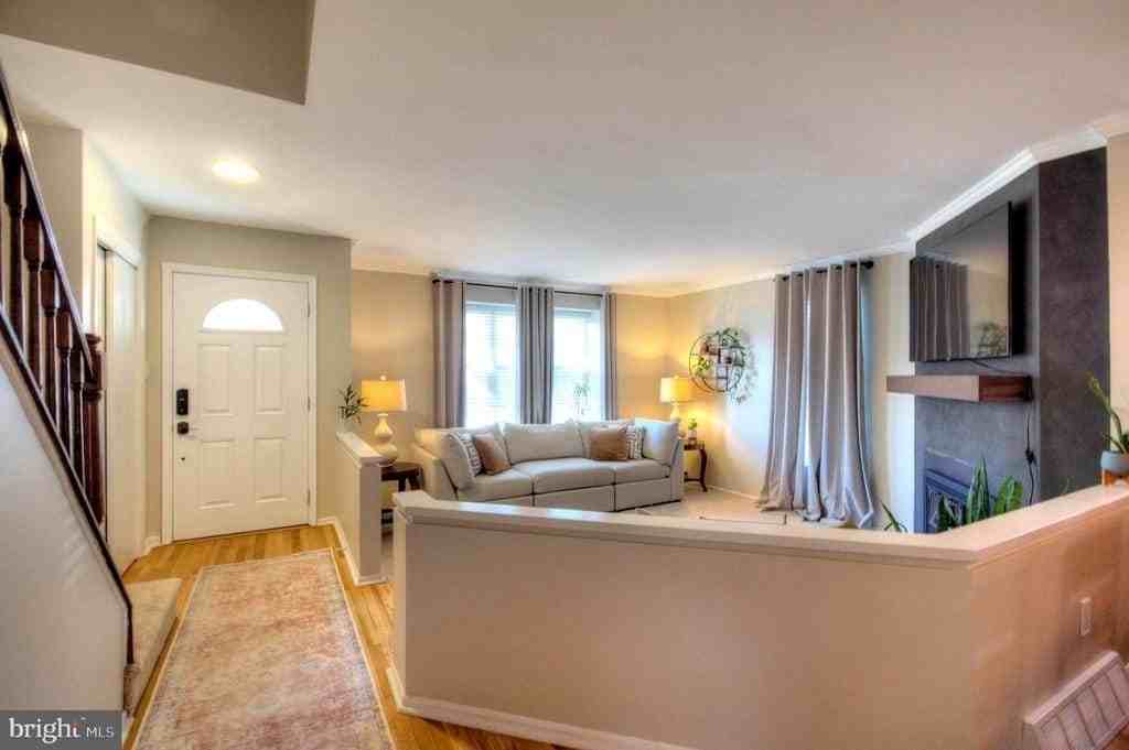 708 Kings Croft - Photo 5 of 47