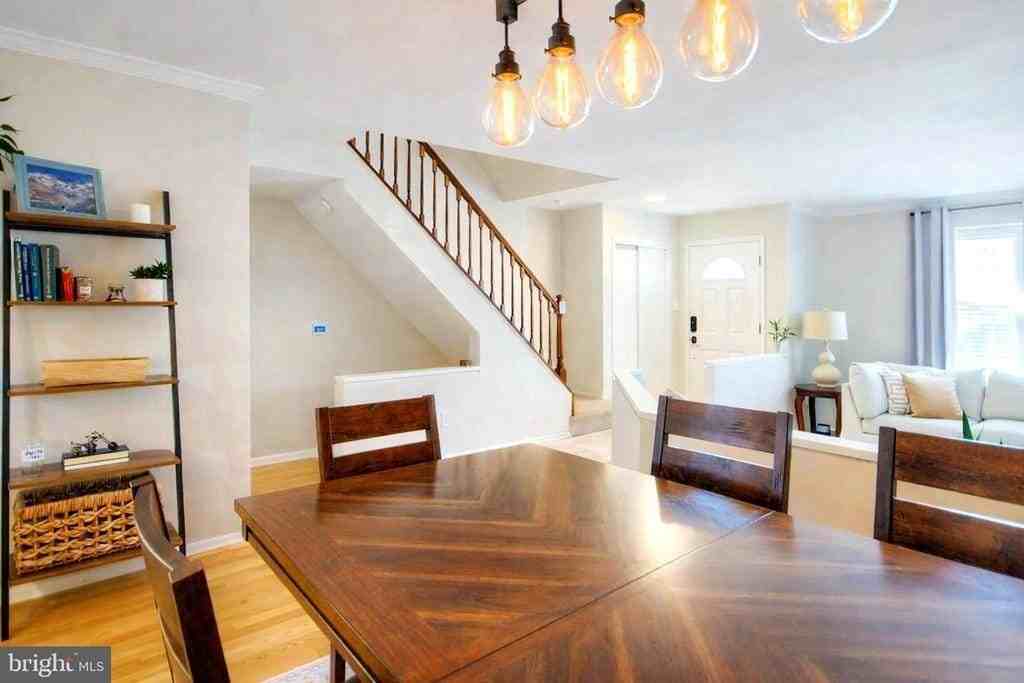 708 Kings Croft - Photo 7 of 47