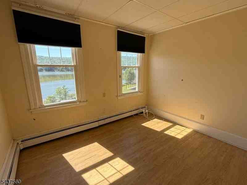 144 Lakeside Dr W #5 - Photo 2 of 6