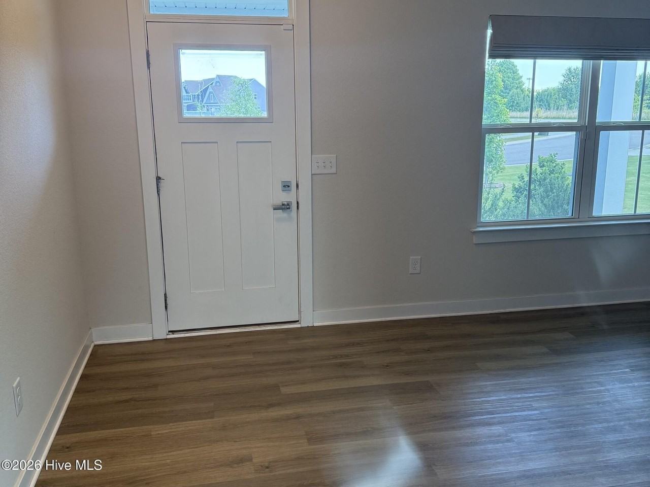 407 Green Lake Rd - Photo 2 of 31
