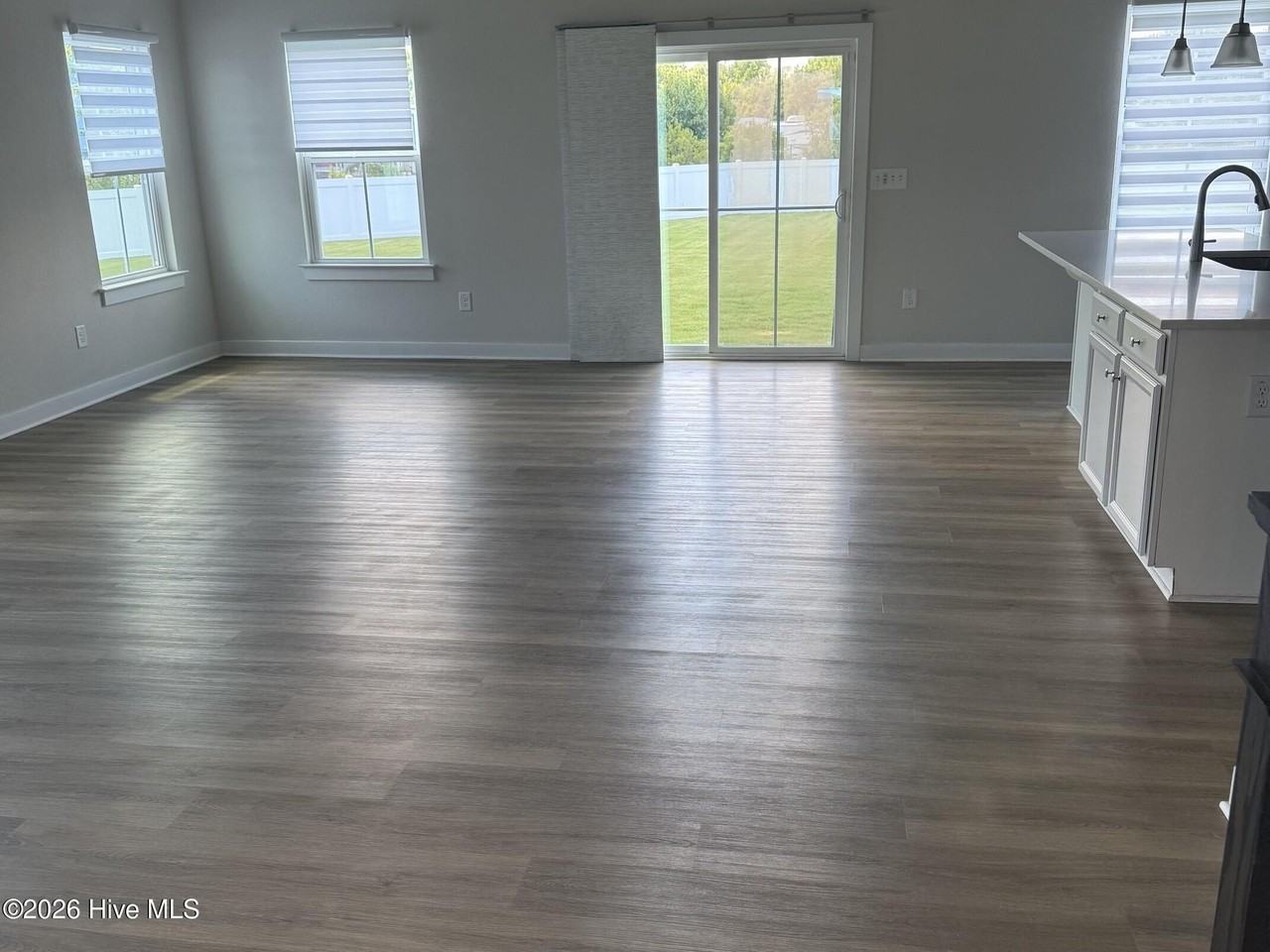 407 Green Lake Rd - Photo 4 of 31