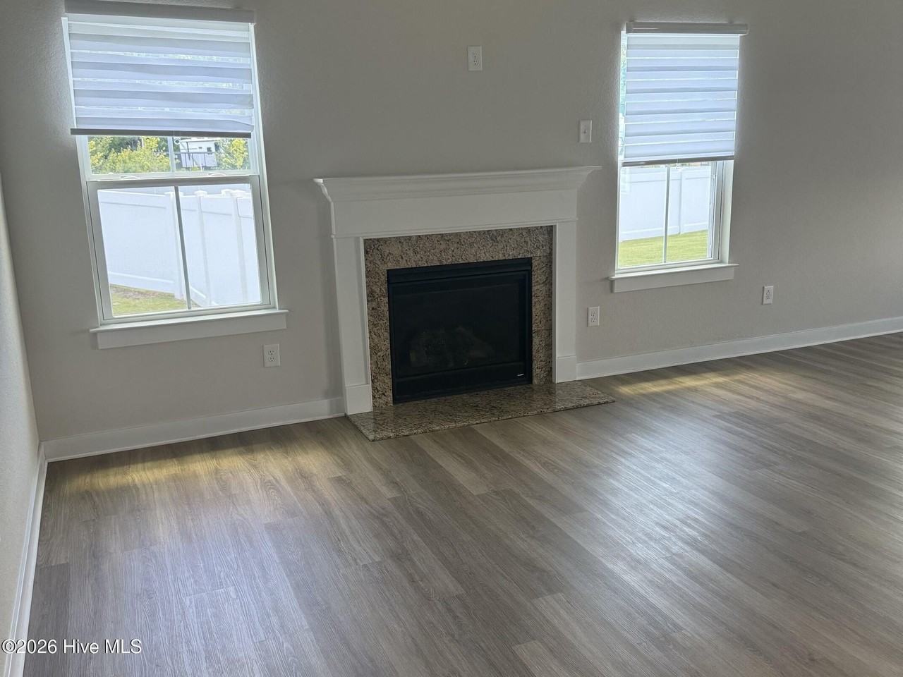 407 Green Lake Rd - Photo 5 of 31