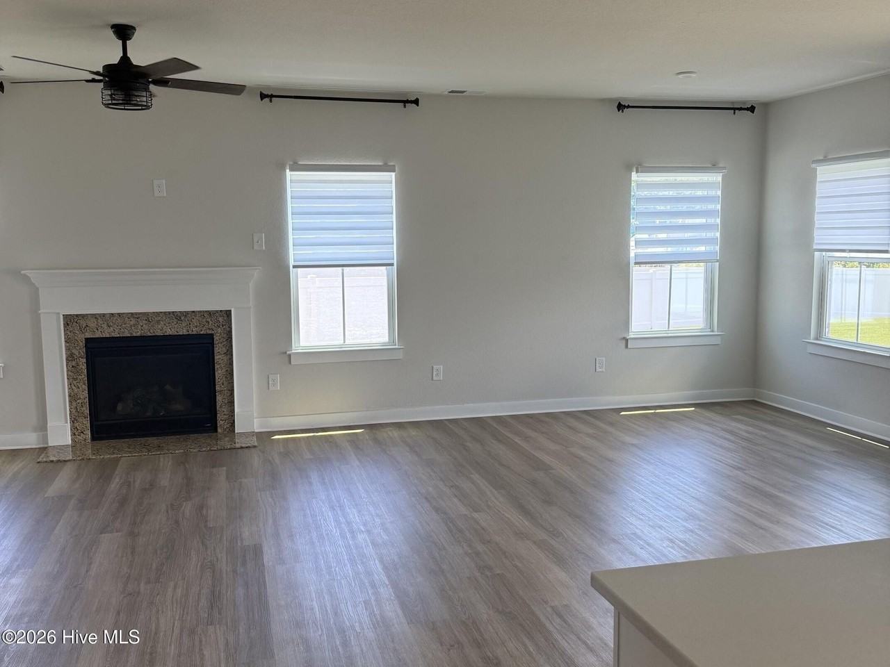 407 Green Lake Rd - Photo 7 of 31