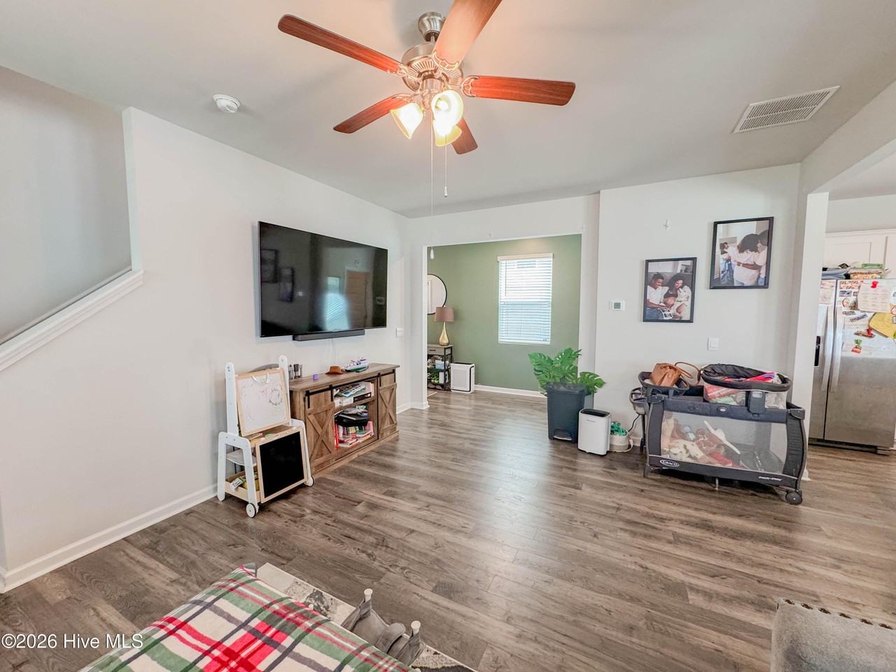 5062 Captain Dr - Photo 2 of 18
