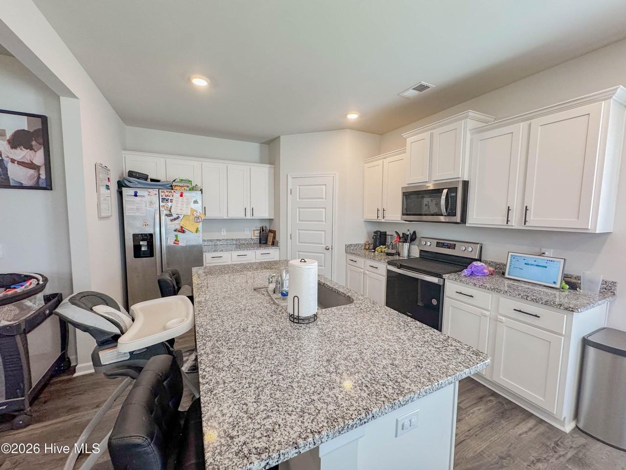 5062 Captain Dr - Photo 5 of 18
