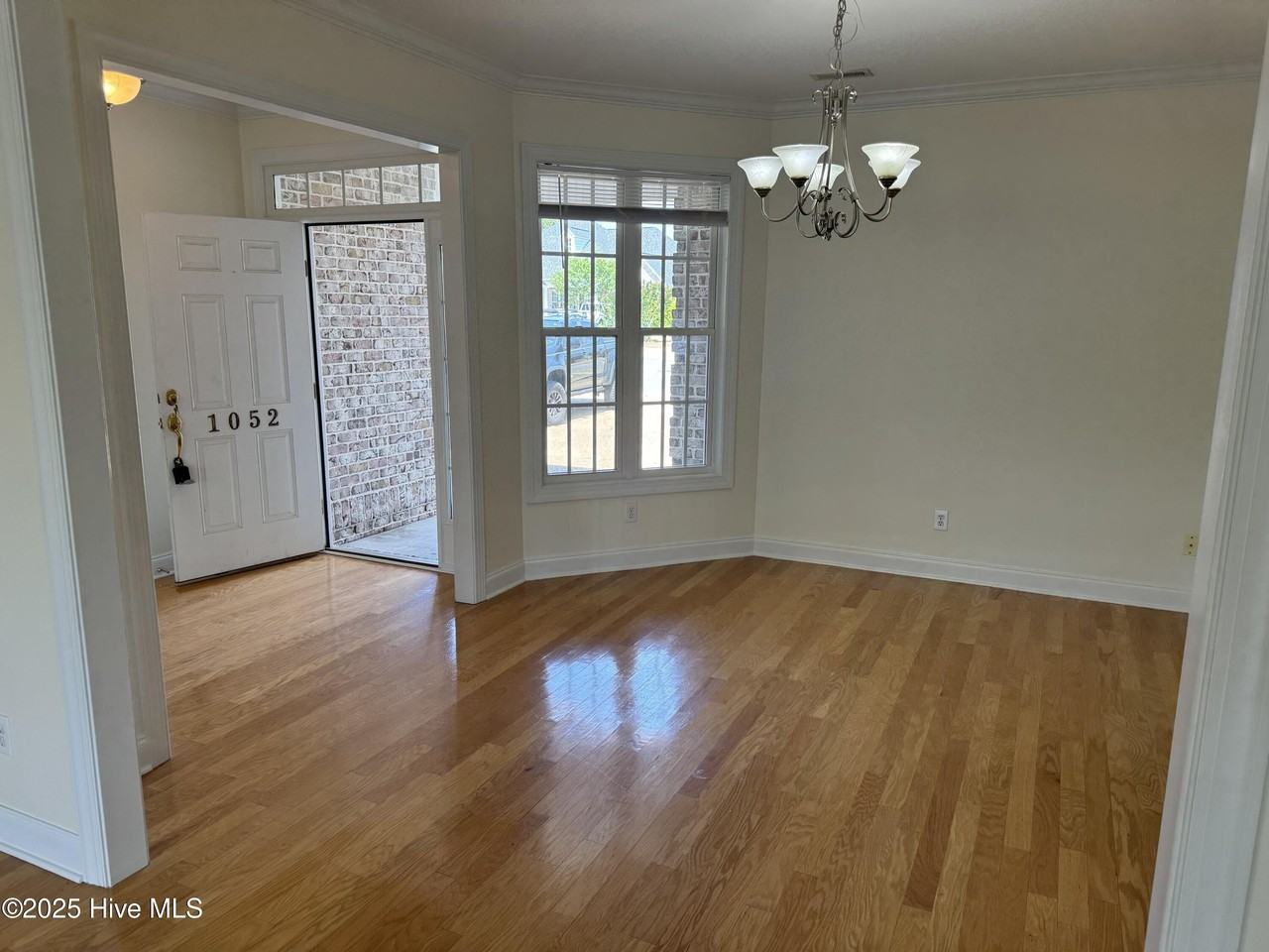 1052 Stonebridge Ln - Photo 3 of 22