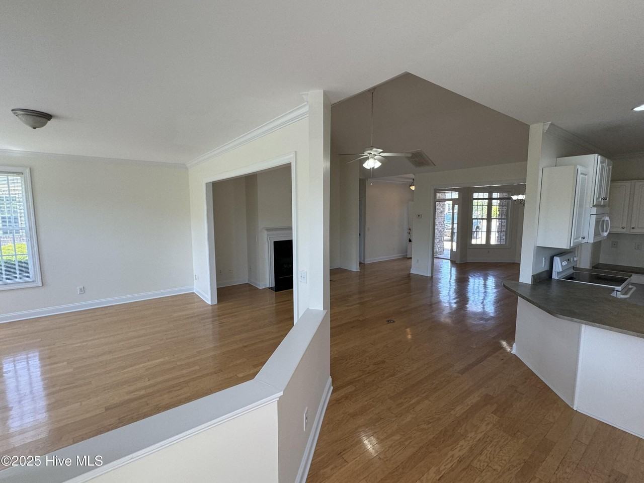 1052 Stonebridge Ln - Photo 6 of 22