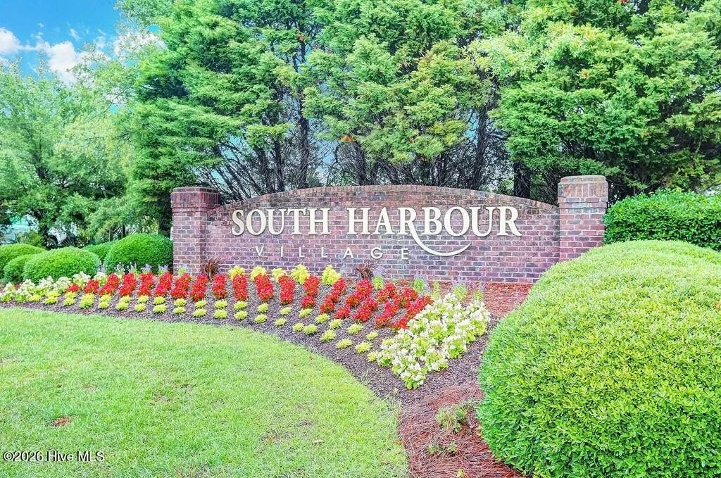 5006 Glen Cove Dr - Photo 3 of 14