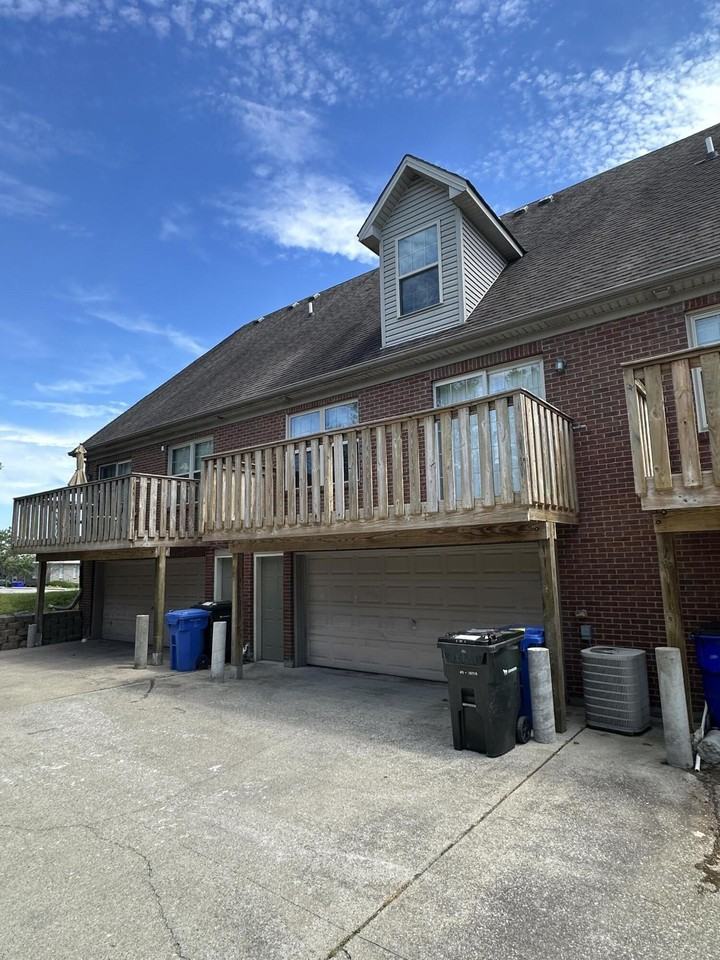 1087 Duval St - Photo 3 of 50