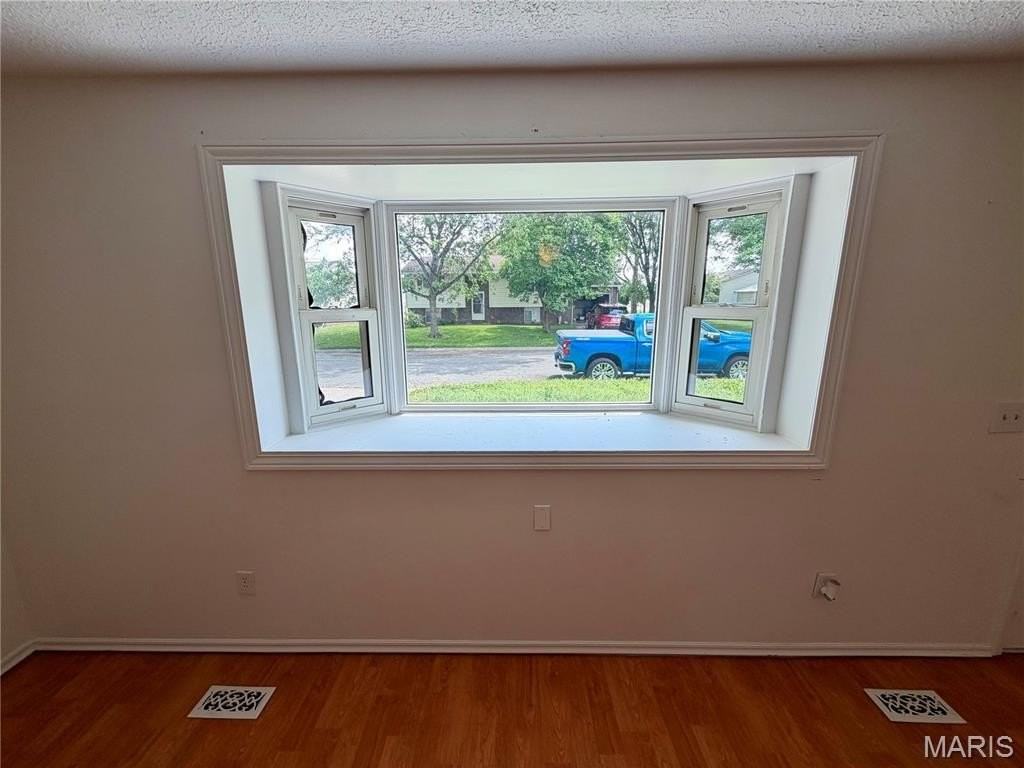 123 Irwin St - Photo 6 of 27