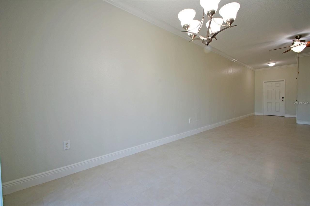 11925 Greengate Dr - Photo 5 of 47
