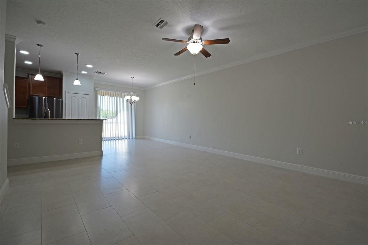 11925 Greengate Dr - Photo 6 of 47