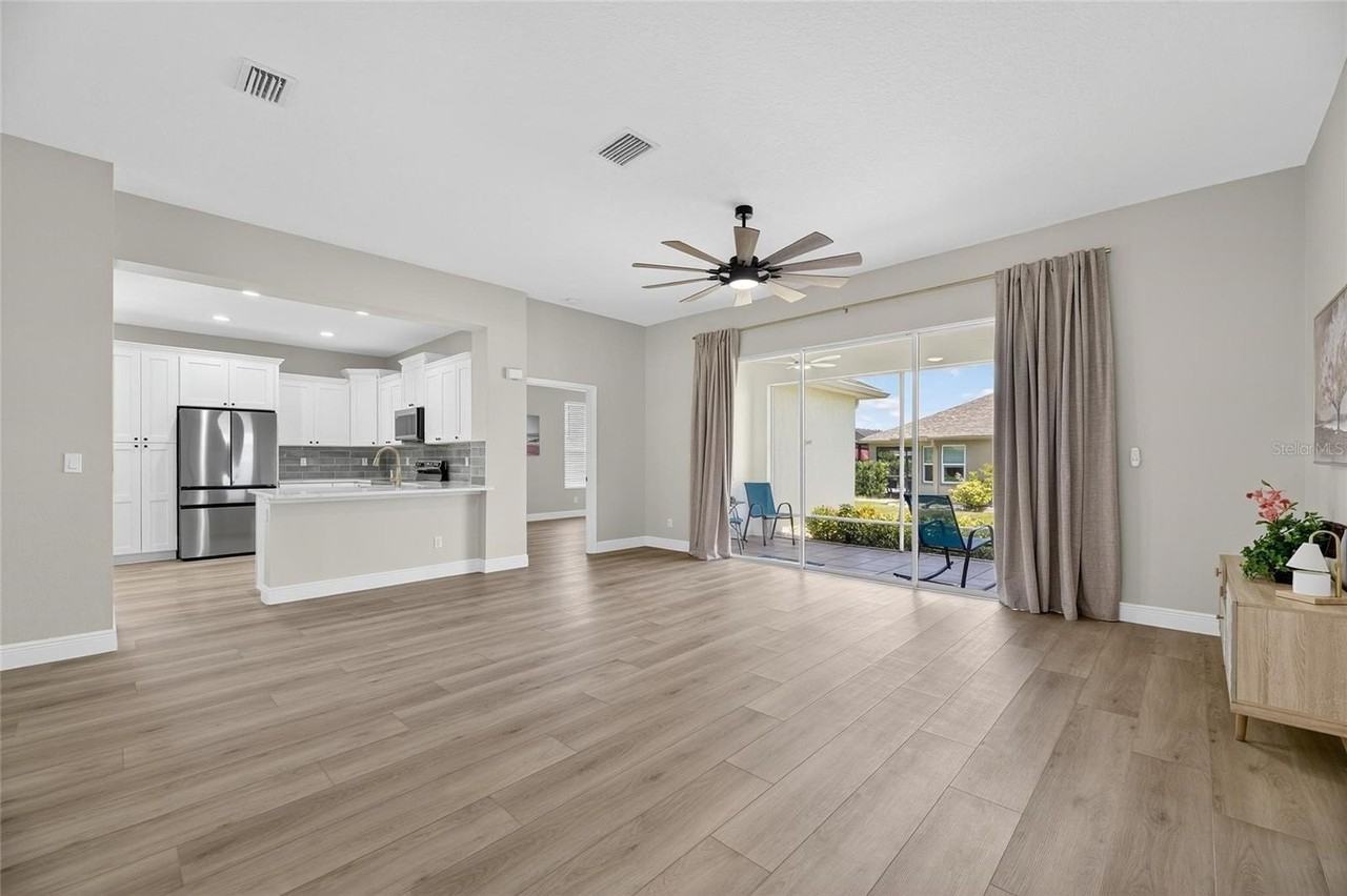 1103 Villeroy Dr - Photo 3 of 25