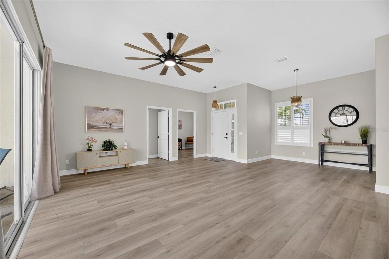1103 Villeroy Dr - Photo 4 of 25