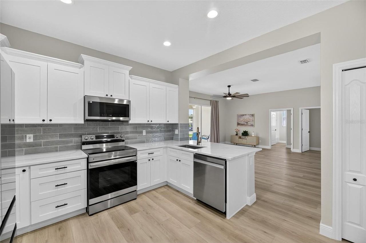 1103 Villeroy Dr - Photo 5 of 25
