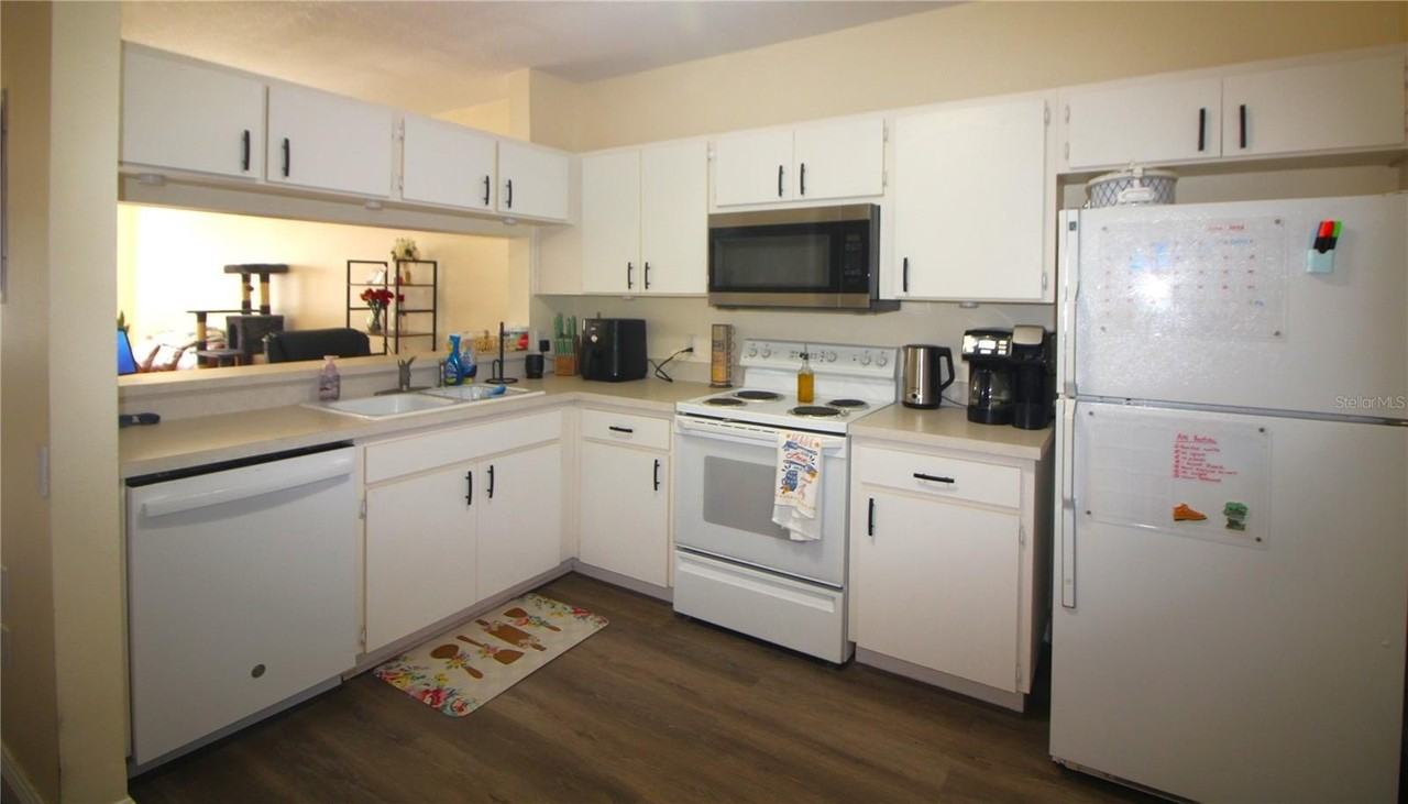 12369 Berkeley Square Dr - Photo 6 of 15