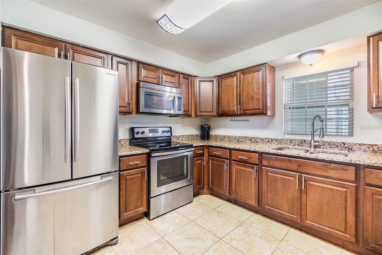 701 Poinsettia Rd #306 - Photo 4 of 27