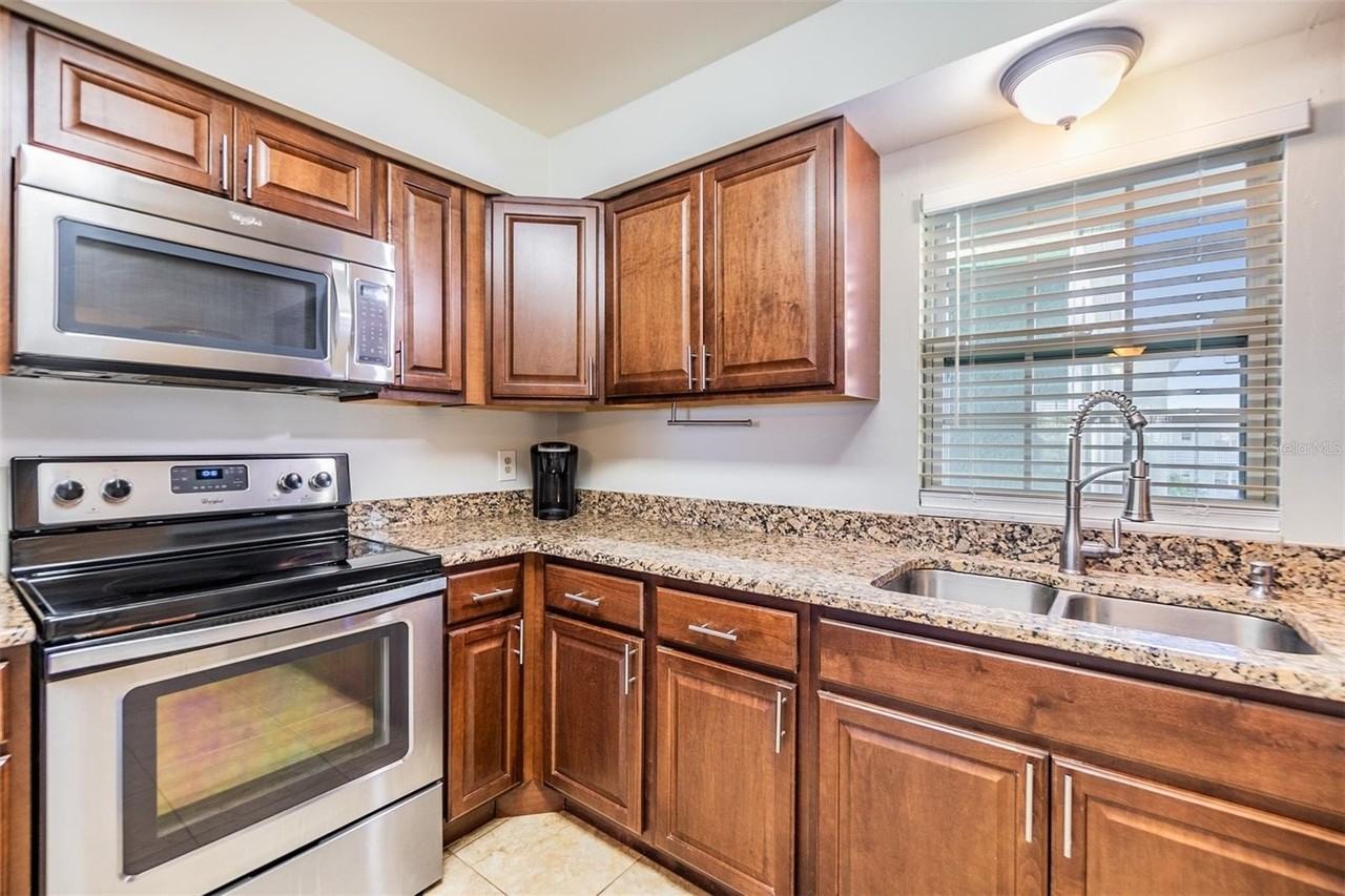 701 Poinsettia Rd #306 - Photo 5 of 27