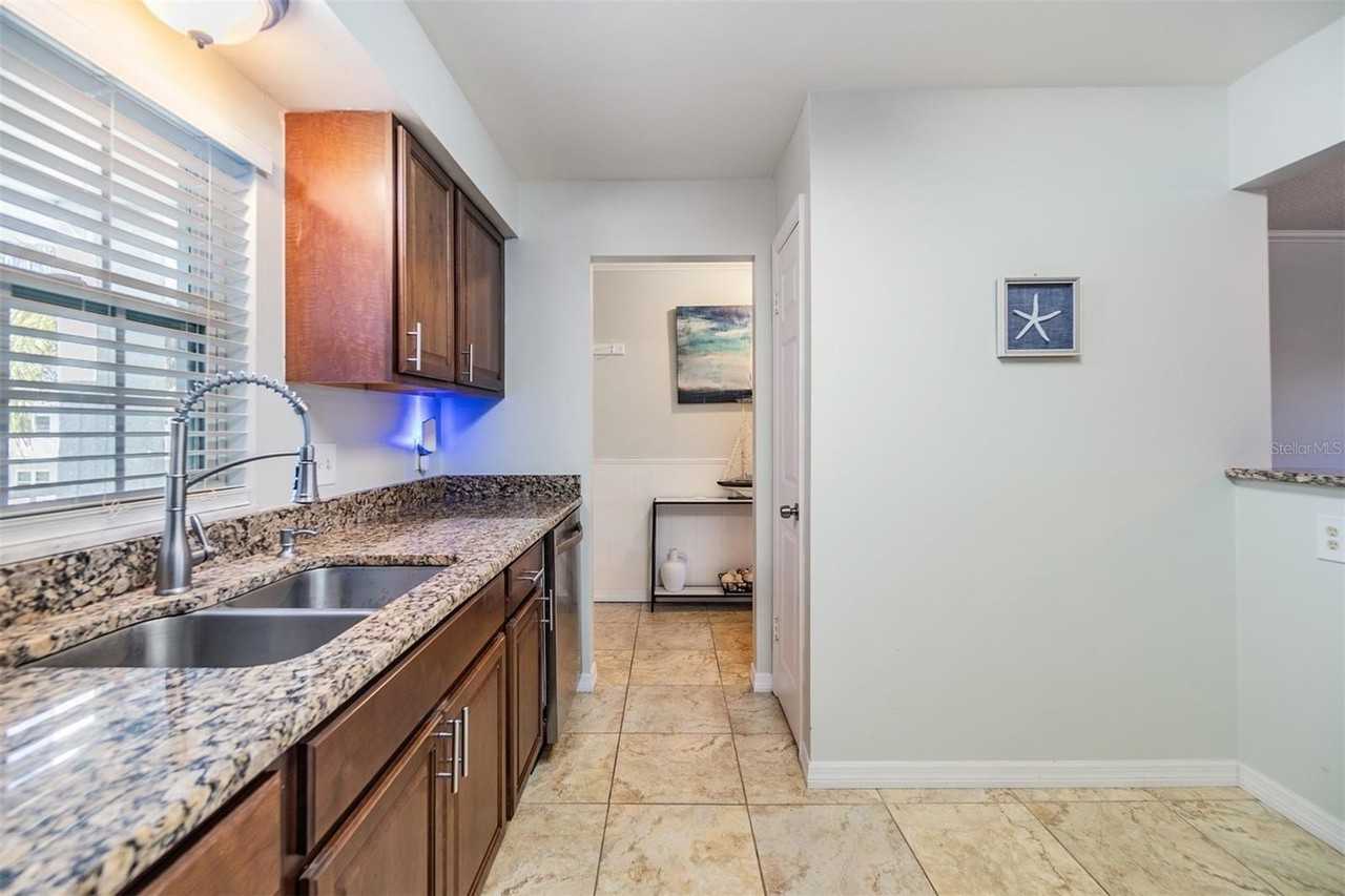 701 Poinsettia Rd #306 - Photo 7 of 27