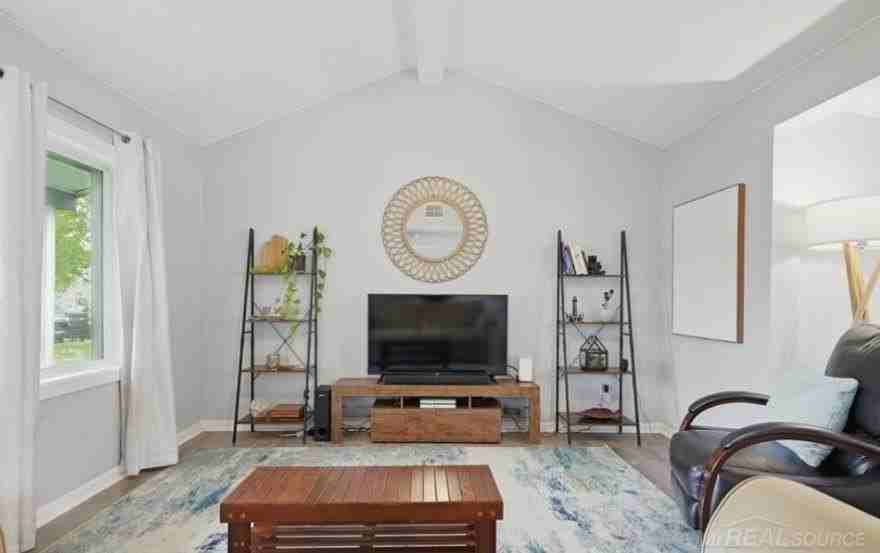 1840 Manse Rd - Photo 5 of 16