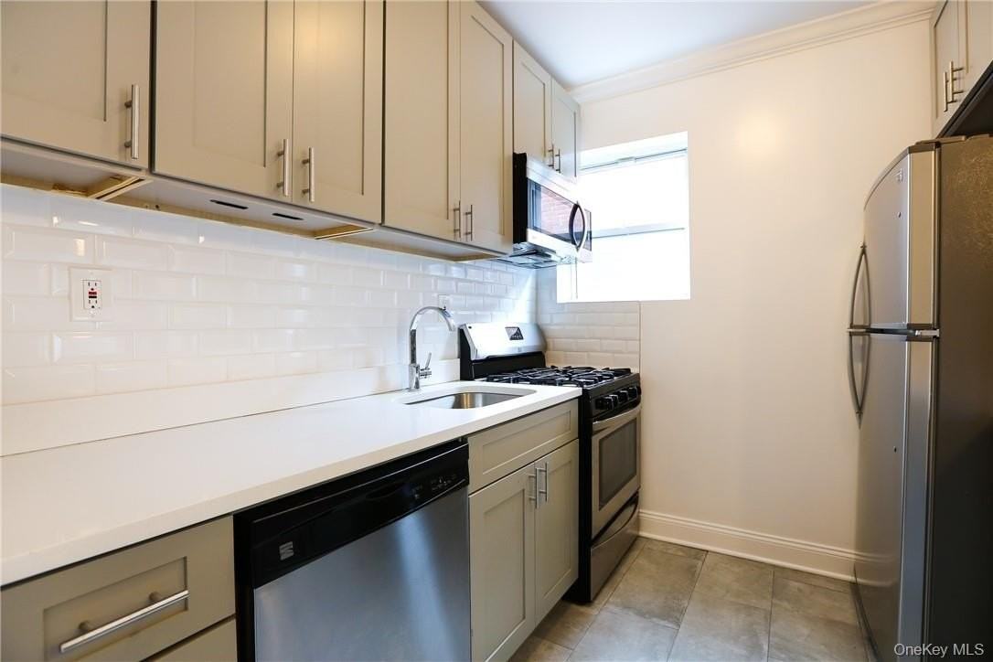 196 Martine Ave #3C - Photo 3 of 18