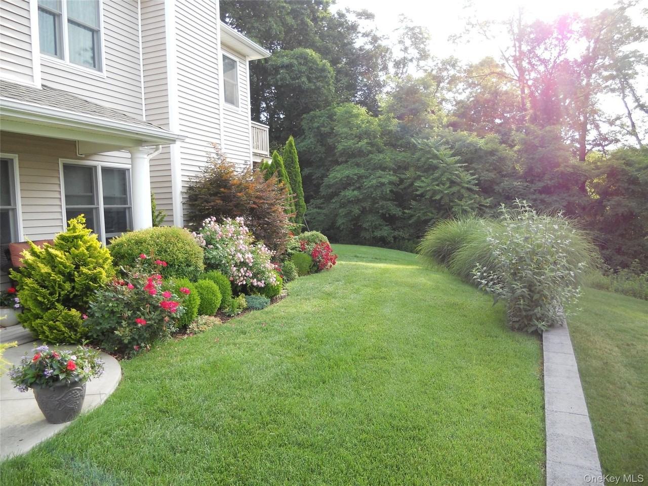 601 Willow Pond Dr - Photo 2 of 17