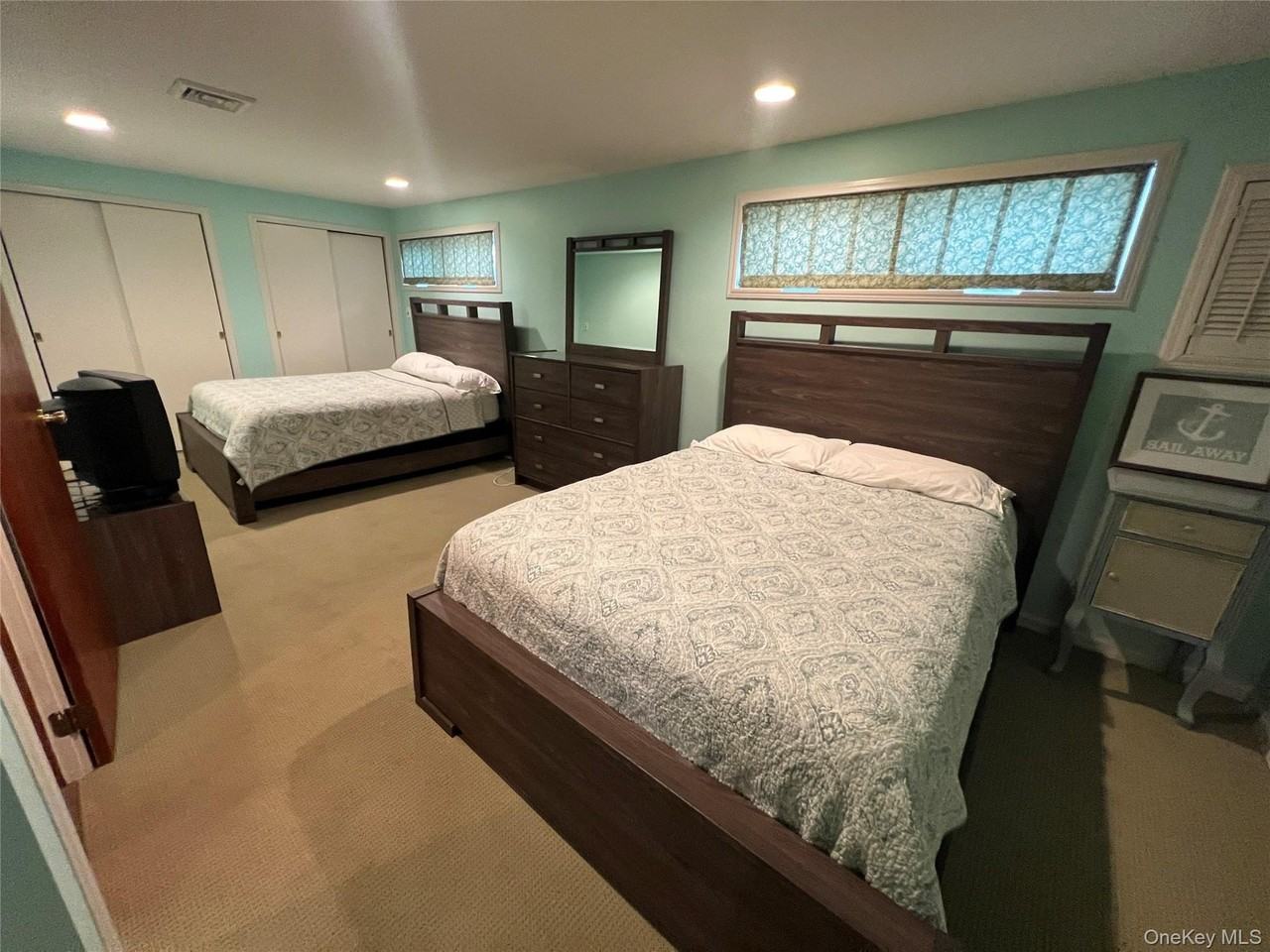 71 Garden City Ave - Photo 3 of 12