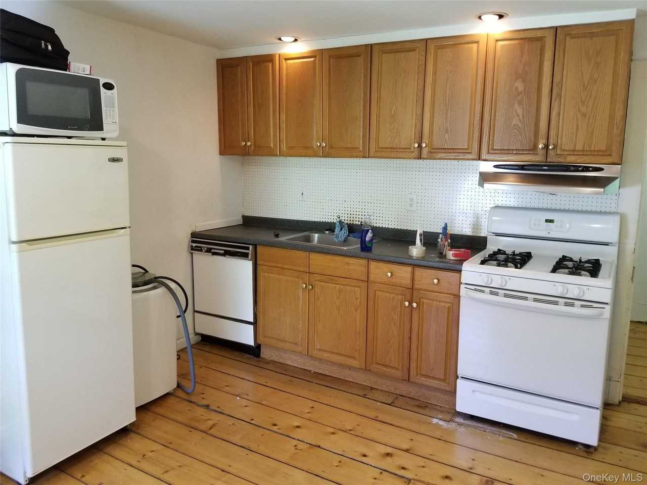 415 Myrtle Ave - Photo 5 of 11