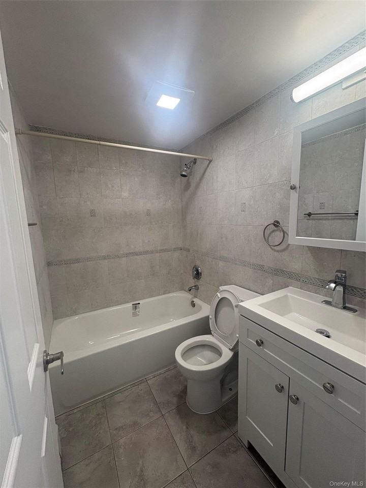 2060 Washington Ave - Photo 5 of 10