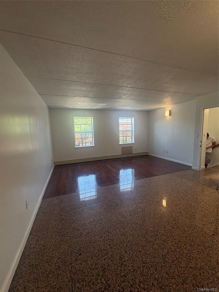 2060 Washington Ave - Photo 6 of 10