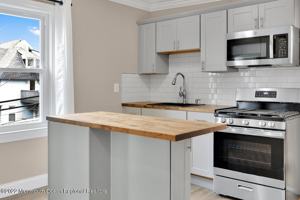 featured image of 907 Bond St #2