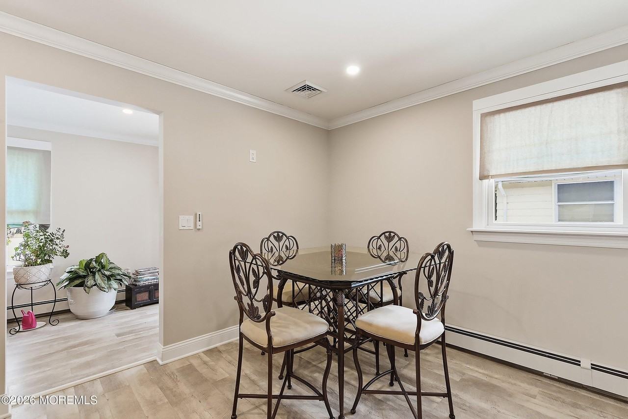 1734 Yorktowne Blvd - Photo 5 of 36