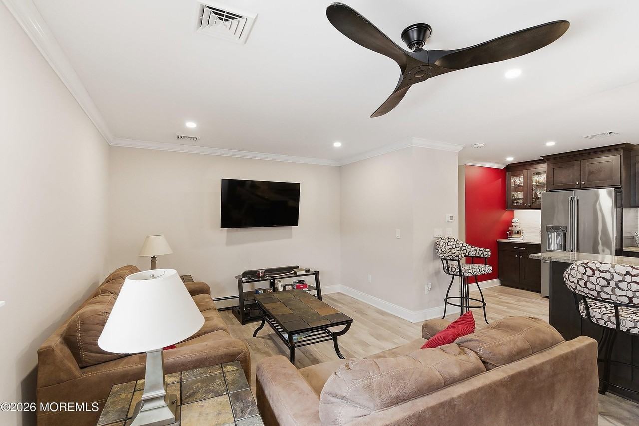 1734 Yorktowne Blvd - Photo 6 of 36