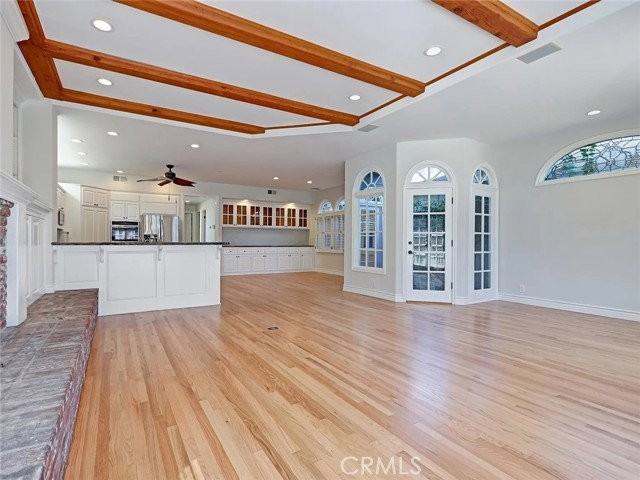 317 4th St - Photo 3 of 6