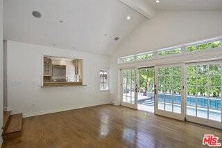 530 Westmount Dr - Photo 5 of 8